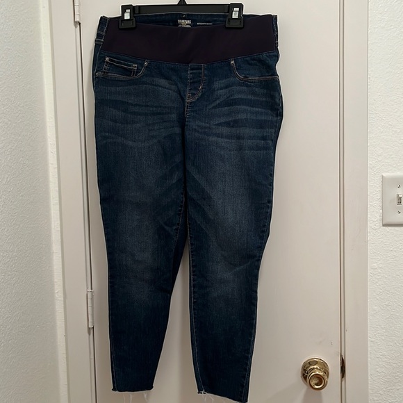 Levi Strauss Signature Maternity Jeans - Picture 2 of 8